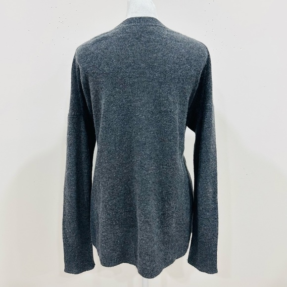 THEORY Women’s Size M Crew Neck 100% Cashmere Grey Sweater - Picture 4 of 9